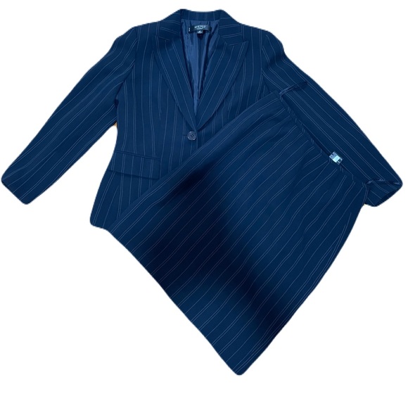 Kasper Classics Petitie Navy Blue Striped Blazer & Skirt Suit Set - Picture 5 of 7